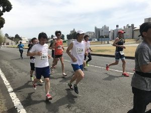第21回 東日本国際親善マラソンのハーフマラソンレース中
