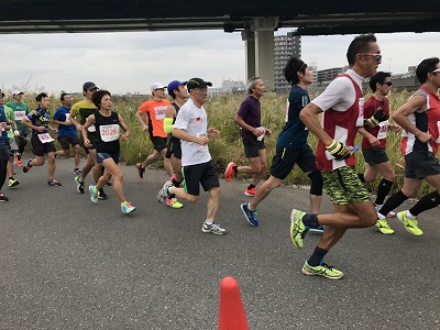 東京トライアルハーフマラソン2017レース中写真