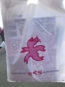 第28回熊谷さくらマラソン大会会場参加賞受け取り