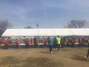 第28回熊谷さくらマラソン大会ゴール後飲み物受け取り